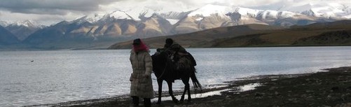[Banner] Putnik na kore okolo jazera Manasarovar, Tibet